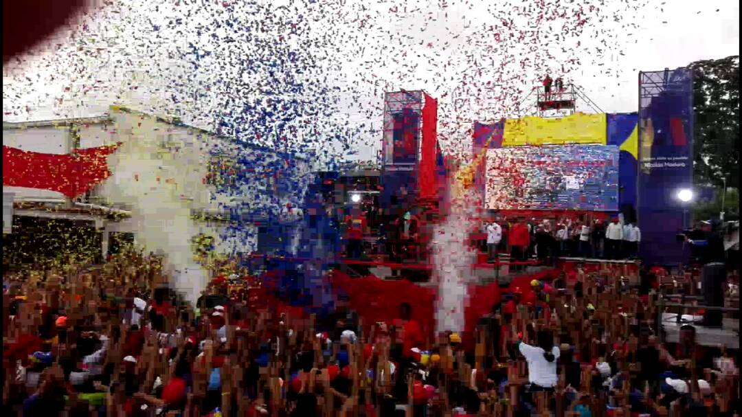 RodrigzTuit's tweet photo. #YaracuyVotaPorMaduro Un pueblo desbordado por amor a la patria y hoy apoyamos a @NicolasMaduro #VotaSiQuieresPaz https://t.co/LuXyYsizlj