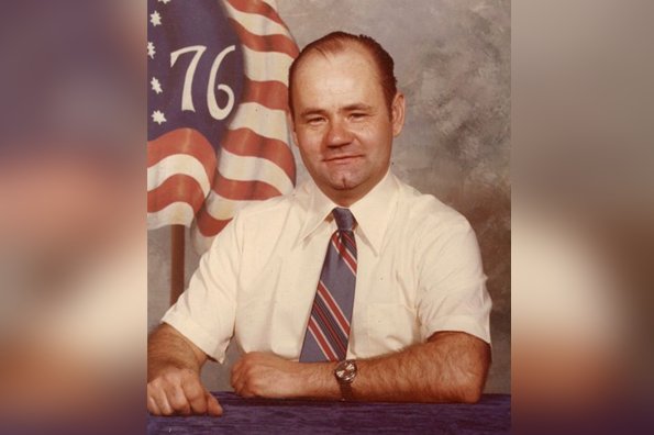 KarmaCache's tweet image. Beloved school janitor donates $175,000 estate to Kentucky child abuse victims buff.ly/2FY4Cj8