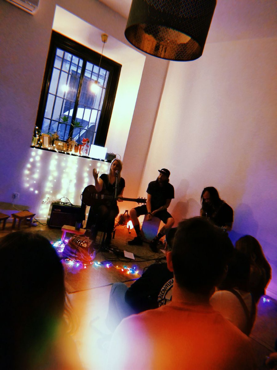 ☄Tarde mágica con <a href="/PlumGreen/">梅子綠</a> y Kaonashi☄ Gracias a todos los que os acercásteis el Sábado para llenar El Salón de energía 🖤 Próximamente videos en el canal 
📸: Alicia Úbeda / Ayä Ėtĕr