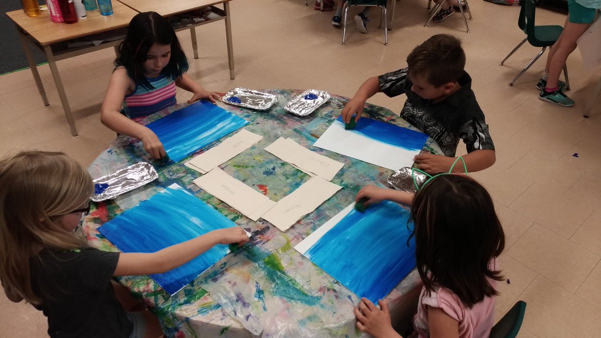 MrsColvinsClass's tweet image. We had a great morning with the artists from the MacLaren Art Centre!