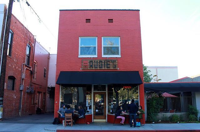 LifeInRedlands's tweet image. Woah!! Sad news over at @augiescoffee 😳😰 head over to their IG for more info and to donate if you can 💕💕💕 ift.tt/2K581iM