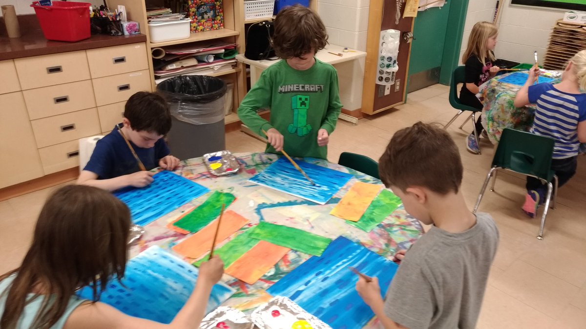 MrsColvinsClass's tweet image. We had a great morning with the artists from the MacLaren Art Centre!