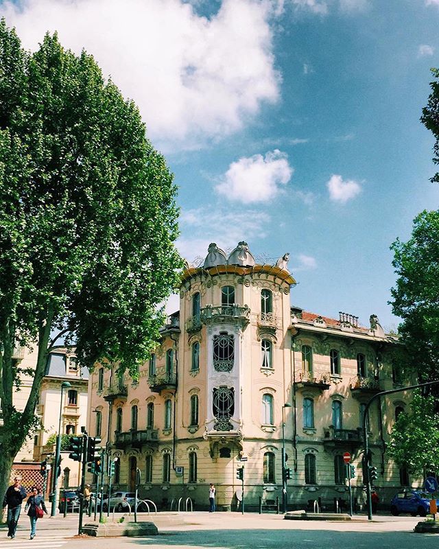 ciauturin's tweet image. Angoli di Torino •

#sdmfeatures #igerstorino #placesofturin#majesticpeople #everybodystreet 
#urbex #streetshared #aov #weekly_feature#volgotorino #createexploretakeover#streetdreamsmag #friendsinperson#gearednomad #rsa_streetview#citybestpics #agam… ift.tt/2jKvzOx