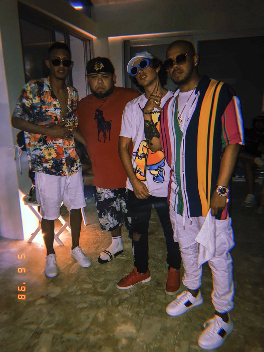 bonarotii's tweet photo. FUCK BROKE... #BLULIFE #GUAYA #SiemprePaArriba https://t.co/zssffF7SW2
