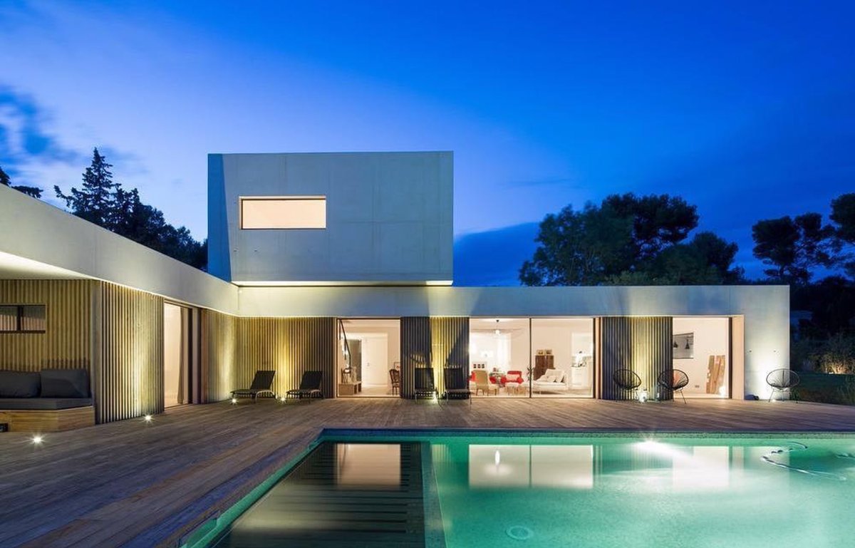 Commercial or residential - we’ve got what you need. Check us out on the web for more info!

👉🏻Don’t forget to follow us <a href="/glassexpanse/">Glass Expanse</a> to see daily inspiration and ideas for your next project.
.⠀
.⠀
.⠀
📐  Pietri Architectes⠀
📸 Mathieu Ducros
#LuxuryTravel #luxuryliving