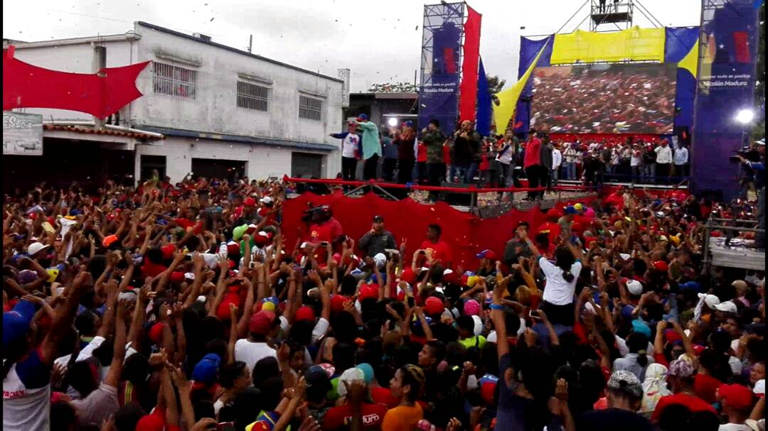 RodrigzTuit's tweet photo. Candidato en su visita a #YaracuyVotaPorMaduro anuncia asignacion del bono por el dia de las madres @NicolasMaduro #VotaSiQuieresPaz https://t.co/XJuNqEK4VO