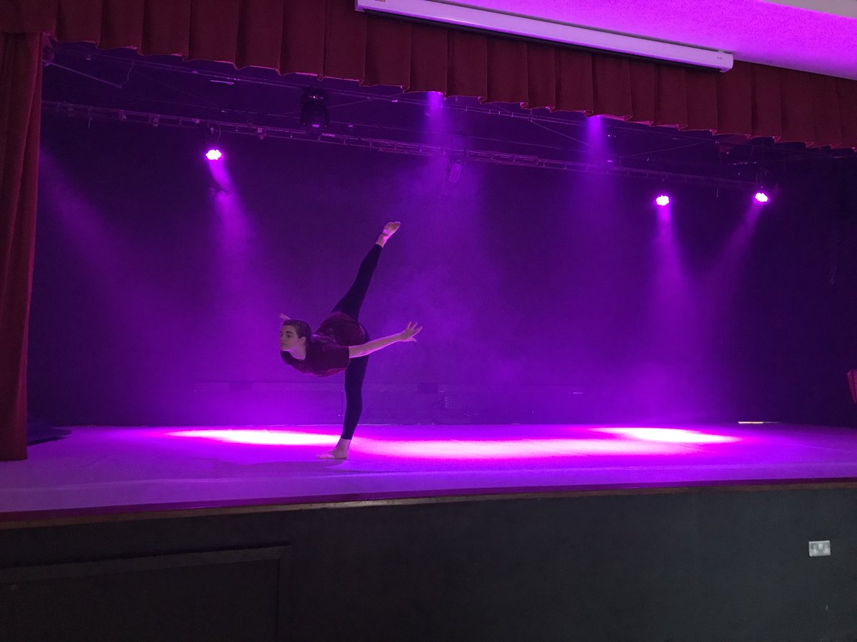 MrsThomasBeacon's tweet photo. A few great shots from tonight’s Beacon Spring Dance 2018. Huge congratulations to all of the performers this evening #ProudTeacherMoment @Beacon_Academy @sirhenryfermor @Gussie75 @CrowboroughLife https://t.co/MCeaBnR3uu