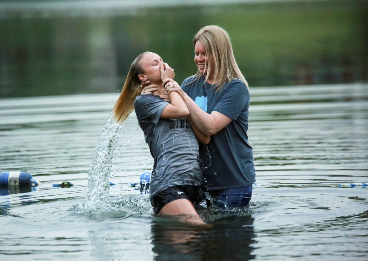 MizzouAIA's tweet photo. It was an honor to share their declaration that Jesus is Lord and baptize @TheKspecial_, @a_hess6, @BaileeDay, @jordangeist12!  Thank you @NickeyAMonagram for capturing Heaven's celebration. https://t.co/zI4G67ynsM