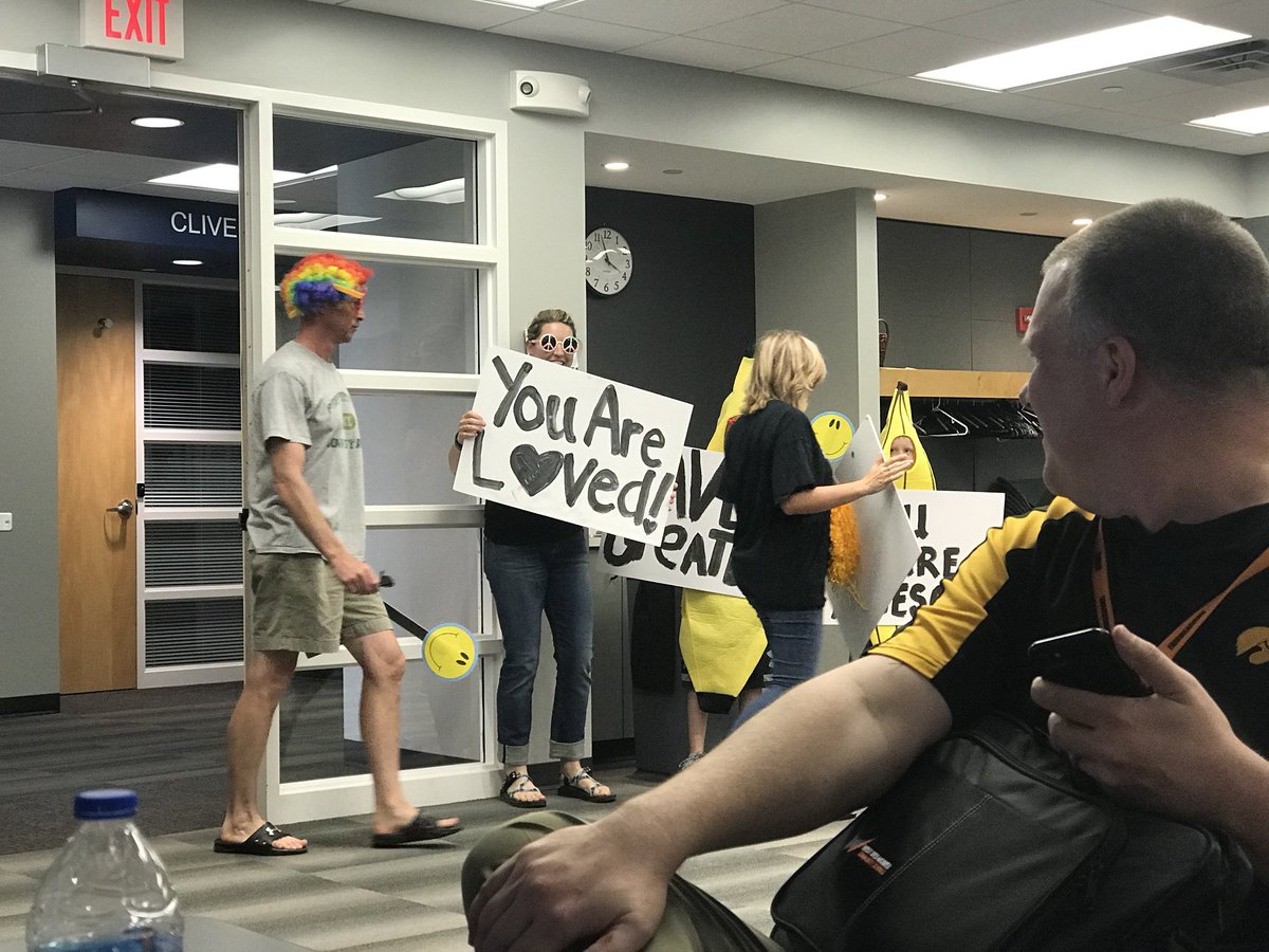WDMCS's tweet photo. Jordan Creek’s Kids Care Family Club surprised administrators, board members, parents, and students attending a Facilities Master Plan committee meeting to “sprinkle” happiness to the group. #growingkindnessleadersatJC #greathappenshere #chooseWDMCS https://t.co/T1EEFHUTkk
