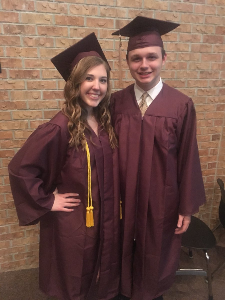 laurenkucera's tweet photo. Honors Night 🎓❤️ https://t.co/oAHSnE4vbf