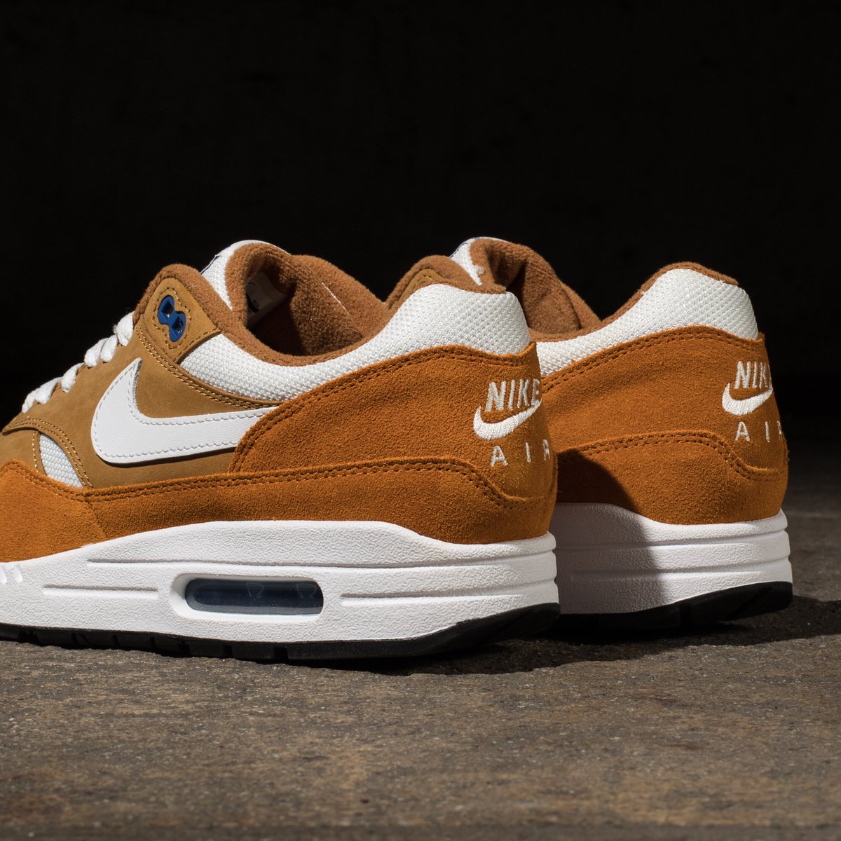 UNDEFEATED_SF's tweet photo. Orginally released in 2003, the Atmos x Nike Air Max 1 “Curry” became one of the most coveted sneakers for Air Max enthusiasts. Now for the first time, the Air Max 1 “Curry” returns in limited quanitites on Thursday 5/10 at All Chapter Stores and https://t.co/ERy4xfO89W https://t.co/UbeeNSO6mI