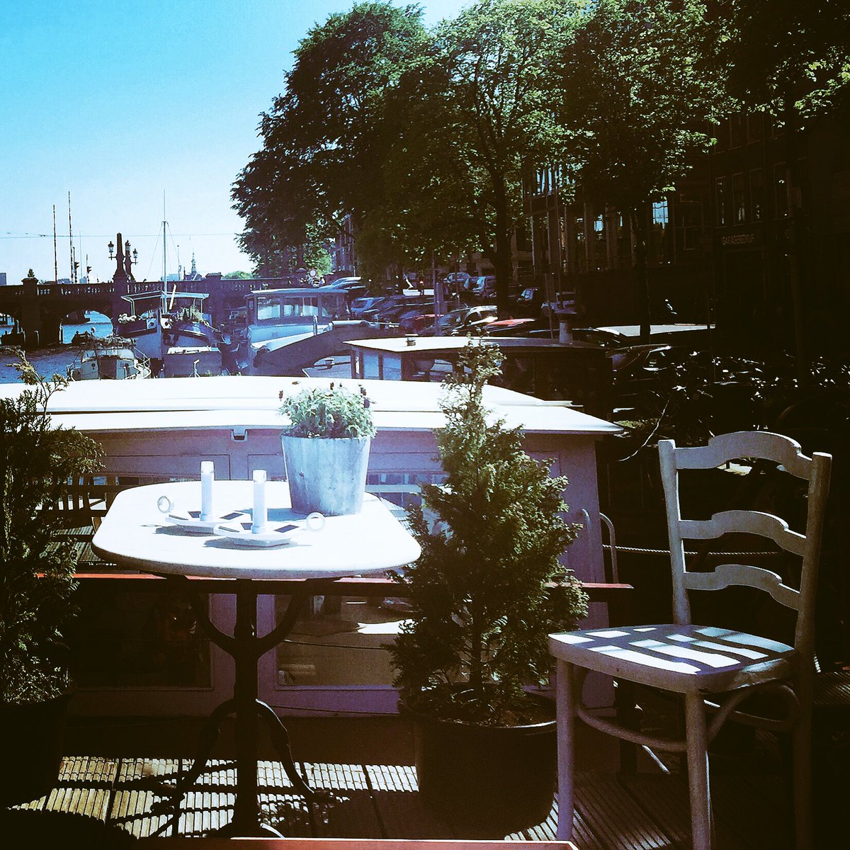 #sunshine #bluesky #photoshoot #home #garden #dutch #design #sustainable #lamp #miss_Nightingale at #Amstel #river #boathouse #houseboat for #wwf #wnf