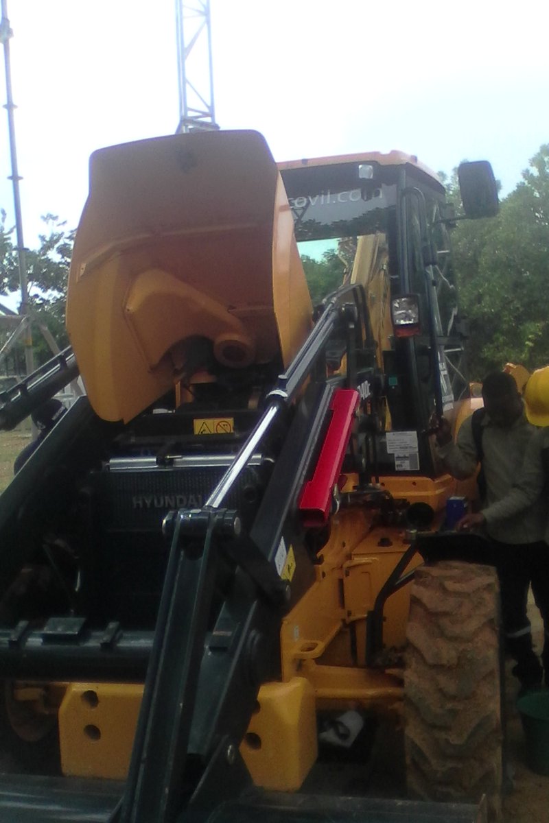 MINERIA5CFMA's tweet photo. EN MANTENIMIENTO  LA CONSENTIDA DEL CENTRO. MAQUINARIA PESADA  CFMA @SBDIR_SENACFMA   @SenaCfma https://t.co/yRyNVAyeO7
