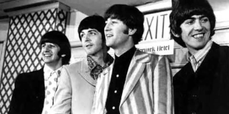 NacaoZumbi's tweet photo. Tomorrow Never Knows é música muito antiga no repertório. Tocamos há +de 15 anos, a gente costumava fazer intervenção em programas TV. Sempre tivemos essa música como um cover q a gente pirava muito, diz LucioMaia. #faixafaixa #radiolanz https://t.co/35qvwdX4Pe https://t.co/Lv7RLnVv5r