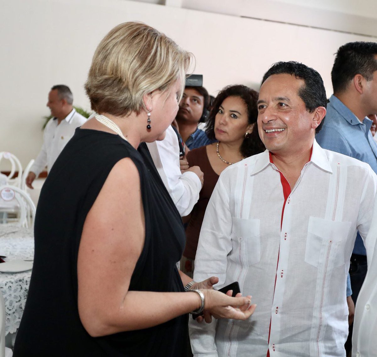 Carlos Joaquín tweet media