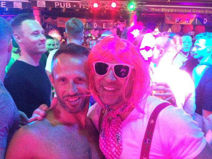 1 pic. Pink night in @YumboCentrum https://t.co/wrM2hAZzgc