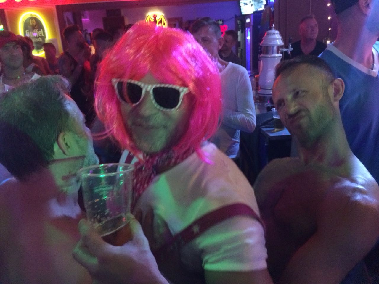 2 pic. Pink night in @YumboCentrum https://t.co/wrM2hAZzgc