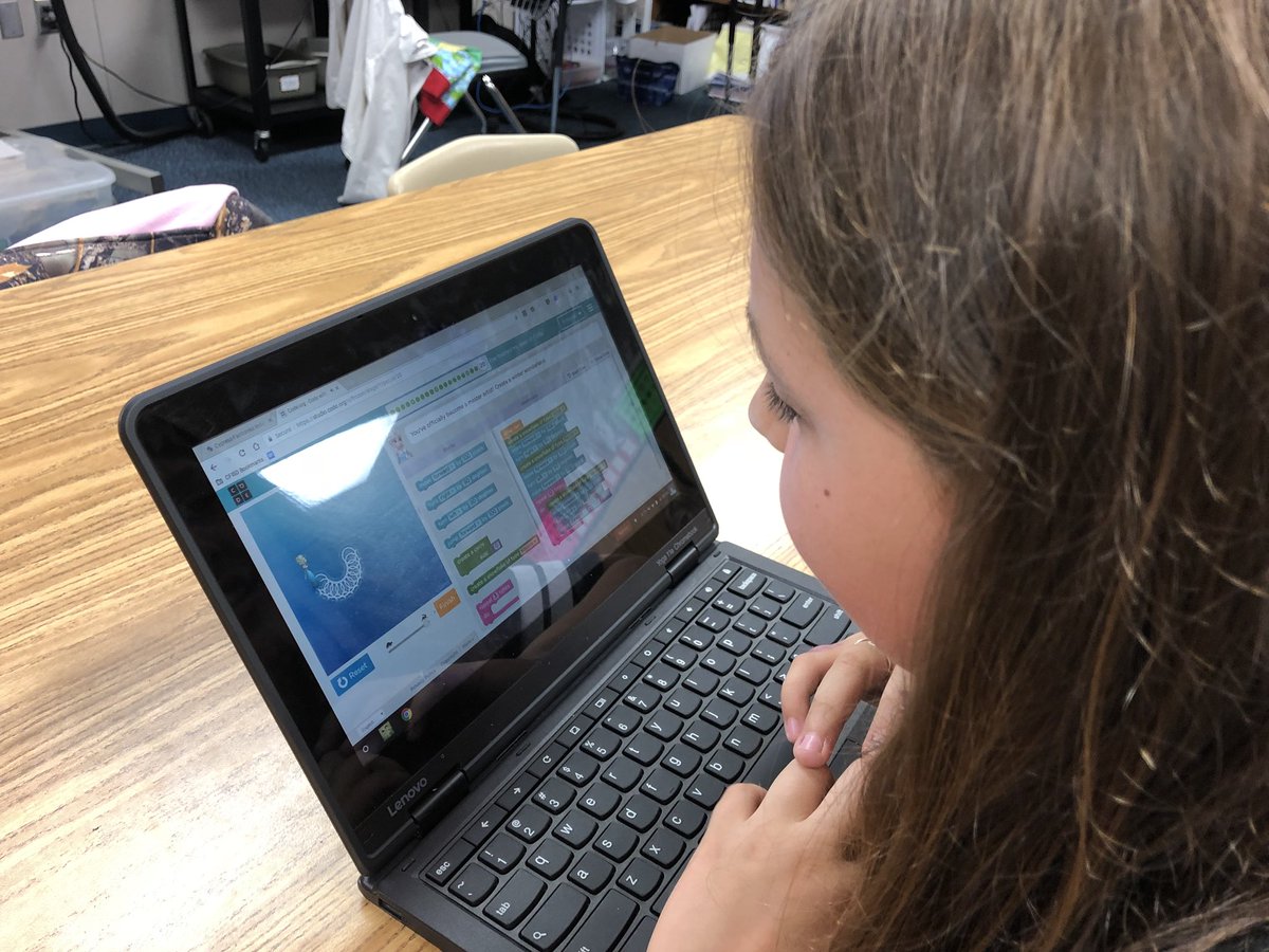 LisaStrahan5's tweet photo. Using https://t.co/SBUSdYCoIx during our E-track time to create future computer science majors in college. #catchthespirit  #robisonspirit https://t.co/4sFSPD4Ecc