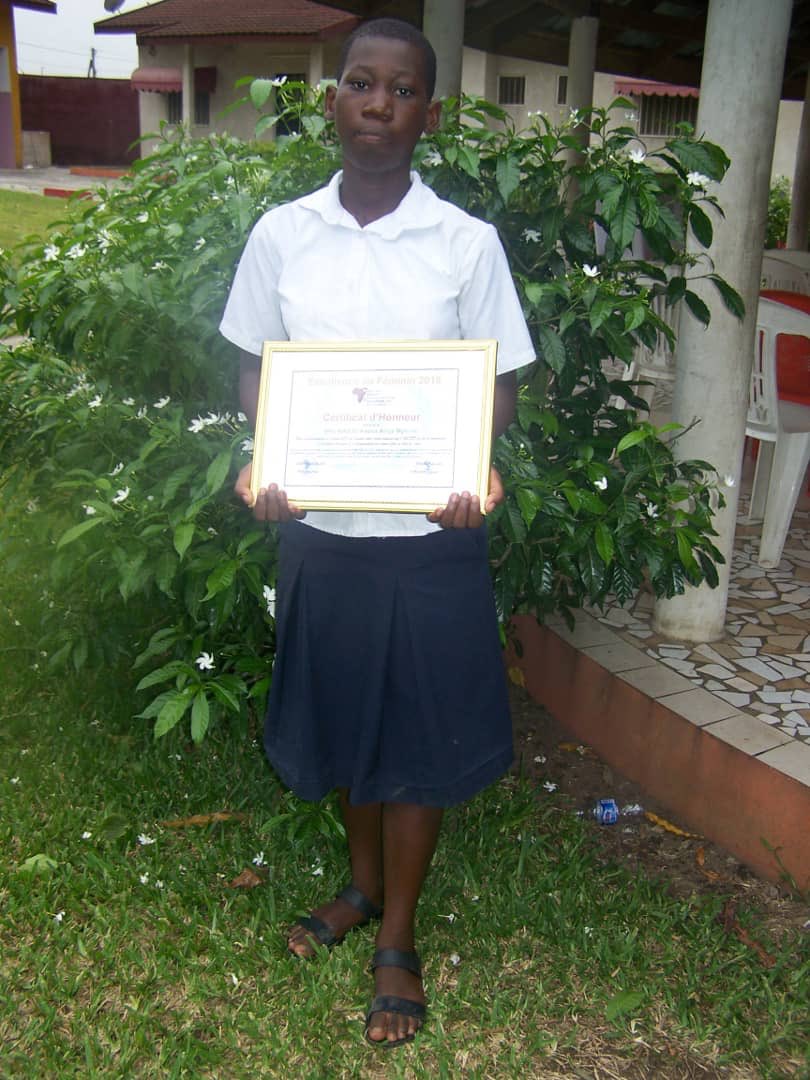 ef_ayeedafrica's tweet photo. #ExcellenceauFéminin 👩🏾‍🎓👩🏾‍🏫
En plus des lots an nature les candidates ayant participé aux phases de qualification ont également reçus des certificats d’excellence afin de maintenir en elle la flamme 🔥 de l’excellence 🏆
#CivEdu #EF2018 #uCiv🇨🇮 https://t.co/9S9f9Dcu5t