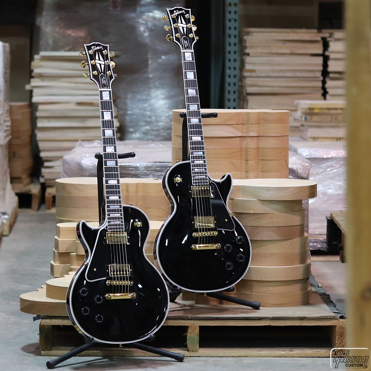 One of the most beautiful instruments ever...any way you look at it! #gibsoncustomshop #lespaulcustom #onlyagibsonisgoodenough