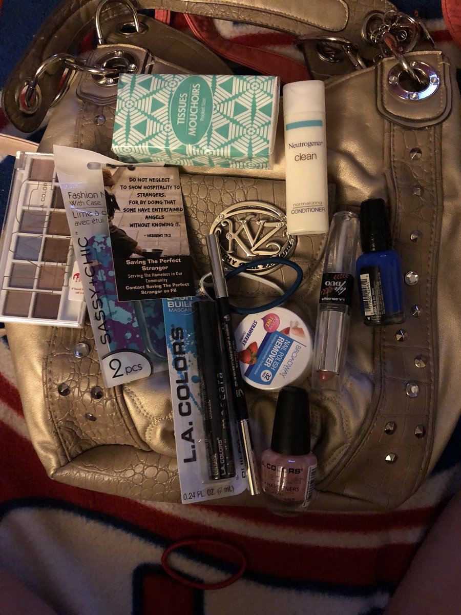 SavingStranger's tweet image. Delivered the Purses and Makeup to one Domestic Battered Shelter. Delivering more to Safe Haven Shelter. God Bless these Courageous Women and Happy Mother’s Day. #SavingthePerfectStranger  #EllenDeGeneres #compassion  #PowerofPurseDrive #Love #Youareneveralone