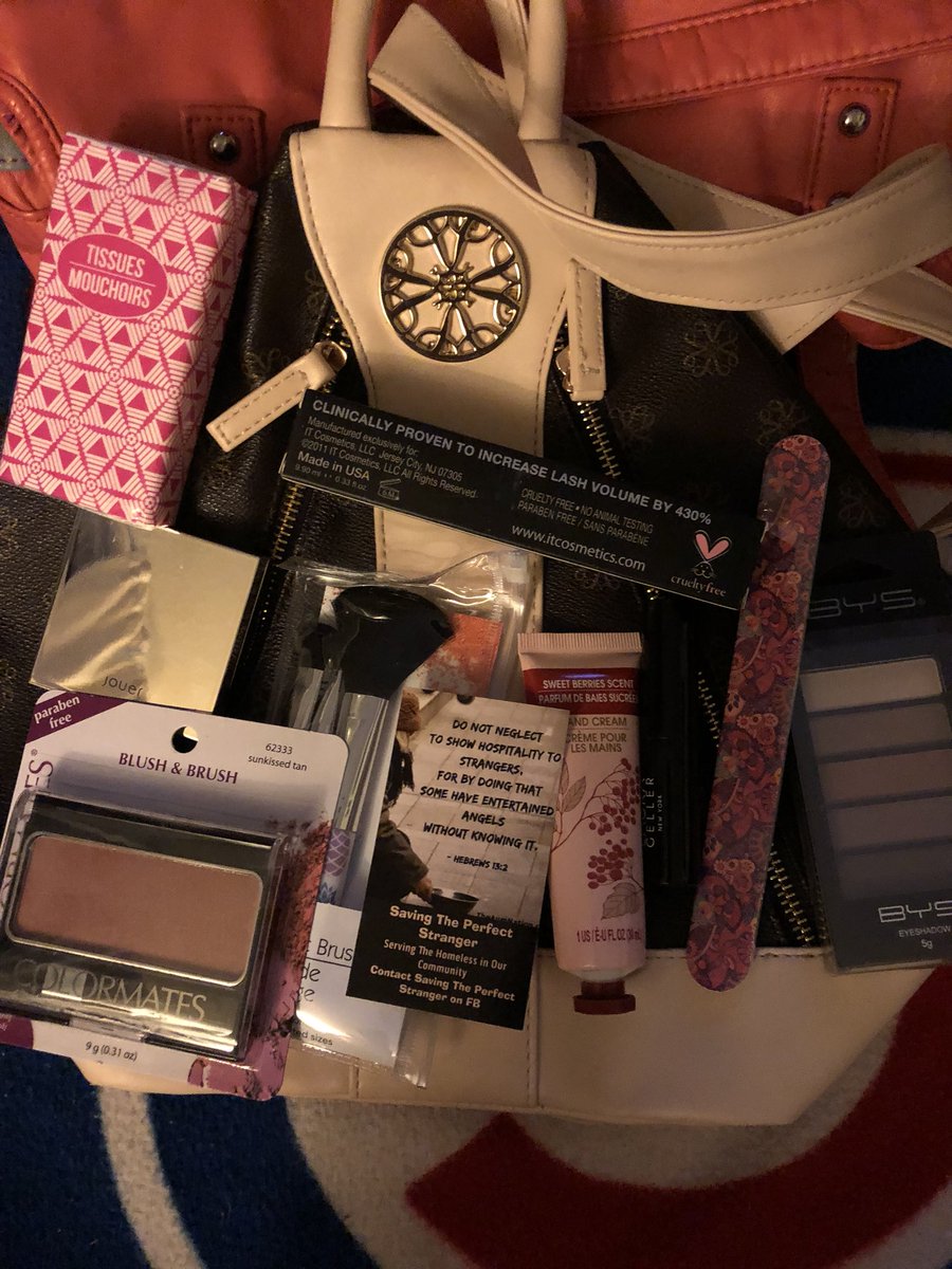 SavingStranger's tweet image. Delivered the Purses and Makeup to one Domestic Battered Shelter. Delivering more to Safe Haven Shelter. God Bless these Courageous Women and Happy Mother’s Day. #SavingthePerfectStranger  #EllenDeGeneres #compassion  #PowerofPurseDrive #Love #Youareneveralone