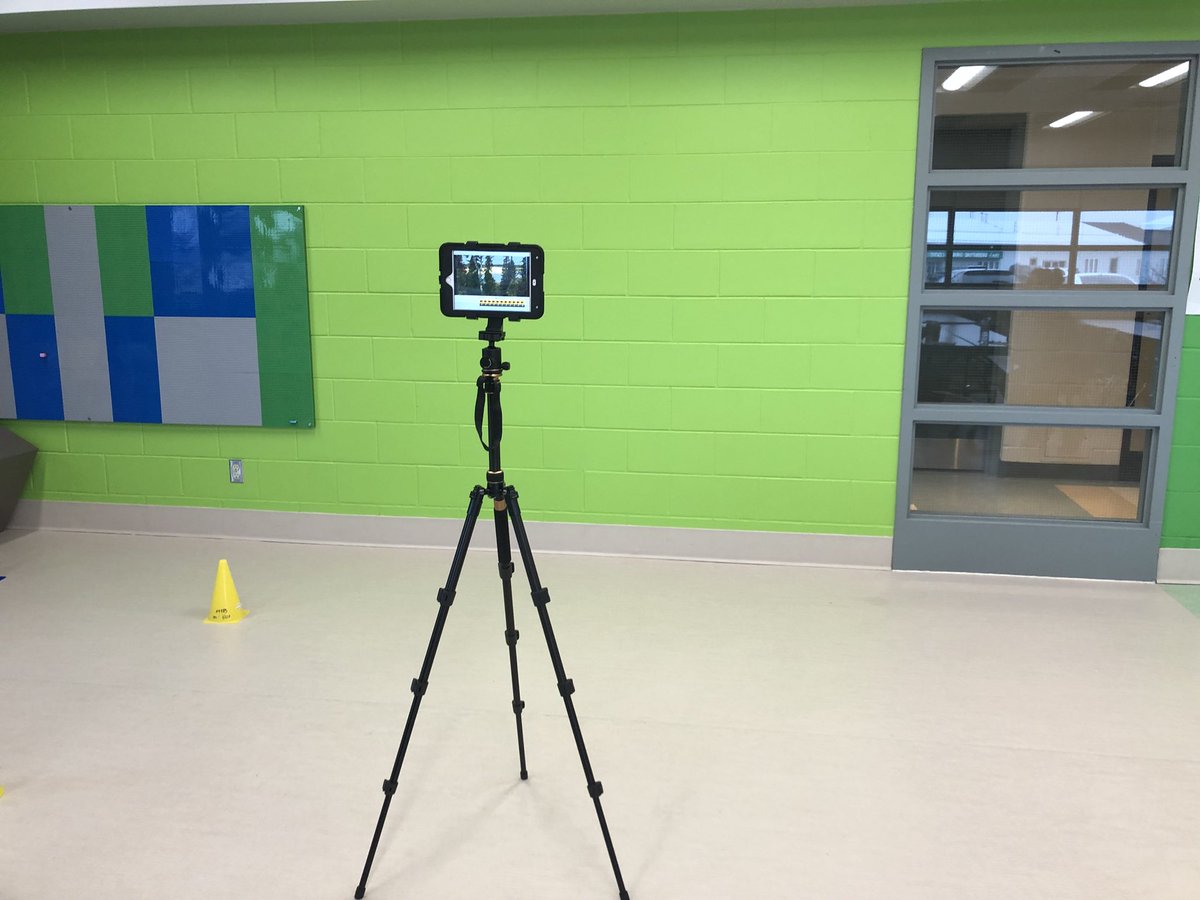 DoInkTweets's tweet photo. RT @KristanRooke: Tech booth in our multipurpose room during our community night for #EdWeek2018 @WallwinS ! @SpheroEdu @DoInkTweets @makeymakey and @microbit_edu https://t.co/8LcPt8V0R7 #doink #greenscreen