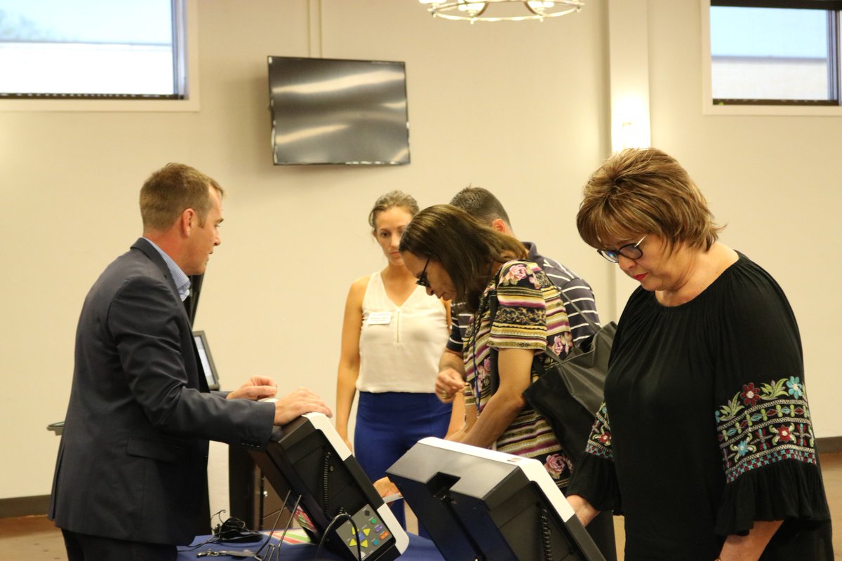SmithCountyNews's tweet image. Representatives from @LighthouseTyler and @CityofBullard check out a voting machine demonstration. Smith County voters are invited to check out the new voting machines during business hours at the Election Office May 10-18 smith-county.com