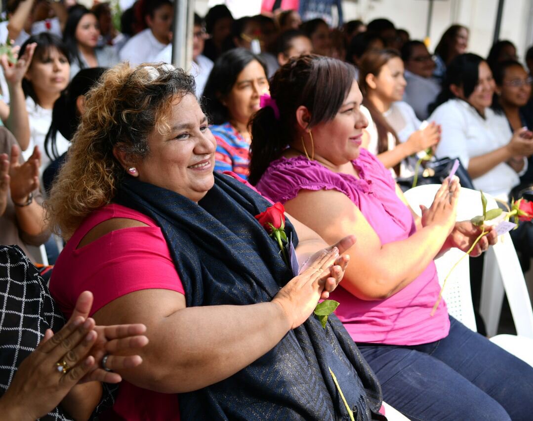 emuyshondt's tweet photo. Esta tarde compartimos una celebración con las madres que trabajan en las instalaciones de la Alcaldía de San Salvador.
#SSesTuyo https://t.co/3gKhot0h4D