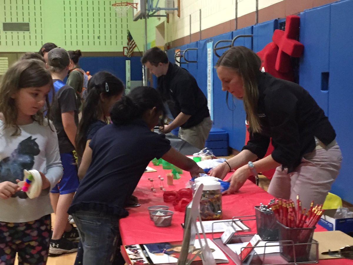 GreenwichPSSTEM's tweet photo. Lots of excitement at the Cos Cob STEAM Family Night @DrJillGildeaGPS @GreenwichpsCIPL @CosCobPhoenix @GreenwichPSSTEM https://t.co/dGtT9SSftU