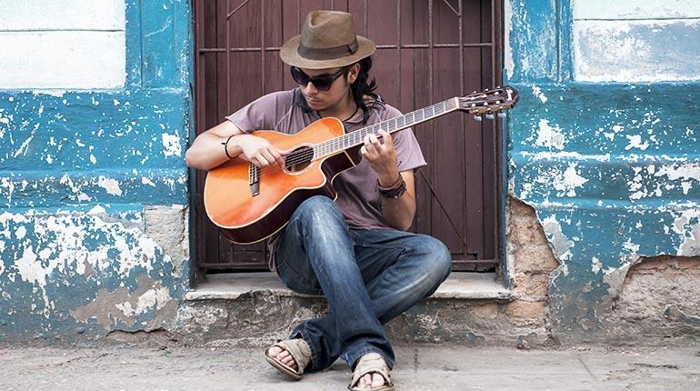 CrisGomezL's tweet photo. ' @Deglein_Music en su segunda visita a Colombia visitó #LocalOriginal para presentarnos su nuevo trabajo 'Quiero volverte a besar'. Al aire! en https://t.co/ekLxPeRYaW @ElCorral_ https://t.co/hMslnRwxNV