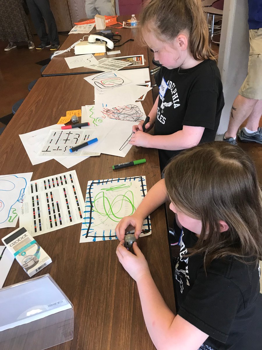 brookem1015's tweet photo. Experimenting with markers and @Ozobot #makerdads #dvrpascd https://t.co/Swdhoexhle