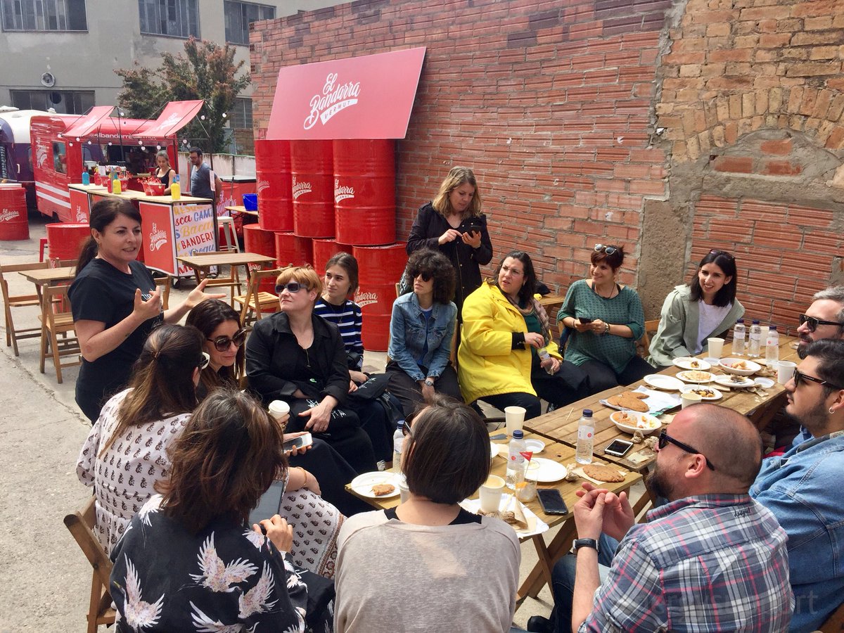 EnergySupport's tweet photo. @RECstores #9May @RecStreetFood Desayunamos🚚@LatecaVan para coger fuerzas x el recorrido
📍🎵🥃@elbandarra.
@carlesalmagro @GarciaAurin @Plateselector
@sr_boca
@alarcobyalba
@areveurecat
@cfw_mammaproof @mamavaca
@pinkermoda
@mjcayuela @trendsnfashion
#REC017 #BarridelRec https://t.co/60BQHAiXe7