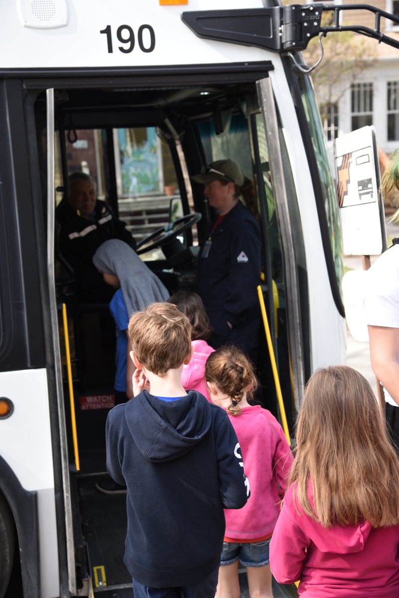 wpgpolice's tweet photo. Fantastic job, @LuxtonSchool, with your Public Transportation Day! Love that you are promoting safety &amp; respect on @winnipegtransit buses. More photos &amp; video :  https://t.co/PzuV4SoiKG https://t.co/IyZvhaw9yE