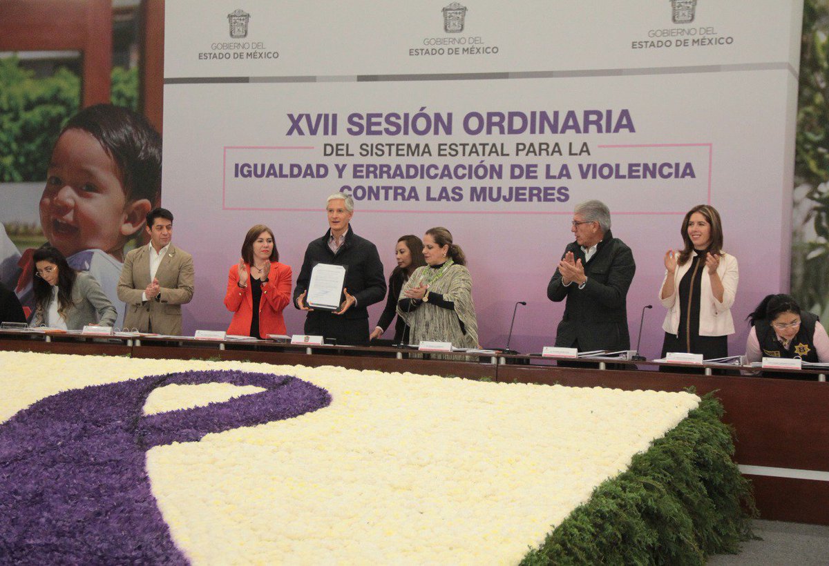 melissavargasmx's tweet photo. Nuestro gobernador @alfredodelmazo firmo hoy el decreto para la publicación de las modificaciones a la ley de Igualdad y Trato para la creación de las Unidades de Género en  todas las dependencias del Gobierno y Municipios y así transversalizar las políticas de género. https://t.co/W1aLxF94Zt