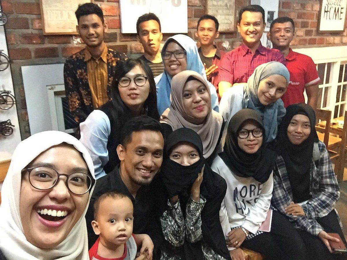 ECPusat's tweet photo. √
English Cafe cabang Balikpapan
•
English Cafe
Private, Regular, Online📚
"Learning English In Cafe"
•
More Info :
📞 0877-4009-9559
📱 englishcafe.pusat
📱 DA3B7EE9 / ECJogja
🏡 KIKO 
Jl. Magelang KM. 5 No. 165, Sinduadi
•
https://t.co/WhotyOXNKY 🌐 https://t.co/q0F4Es415h