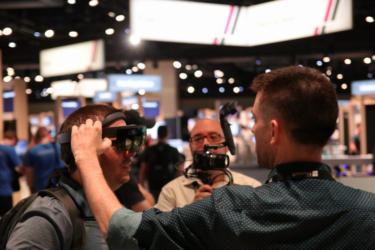 davilovick's tweet image. A lot of expectation in the @PlainConceptsEN booth. We have awesome #WaveEngine projects to show. #MSBuild2018