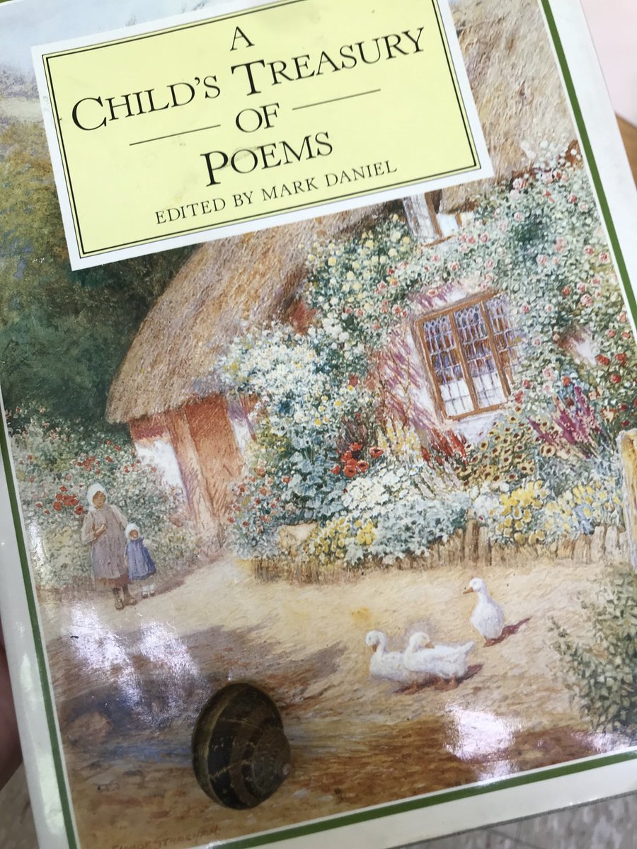 MsCyndi_LewisES's tweet photo. Even snails love poetry. #newclasspet https://t.co/5YnZ1nydoN