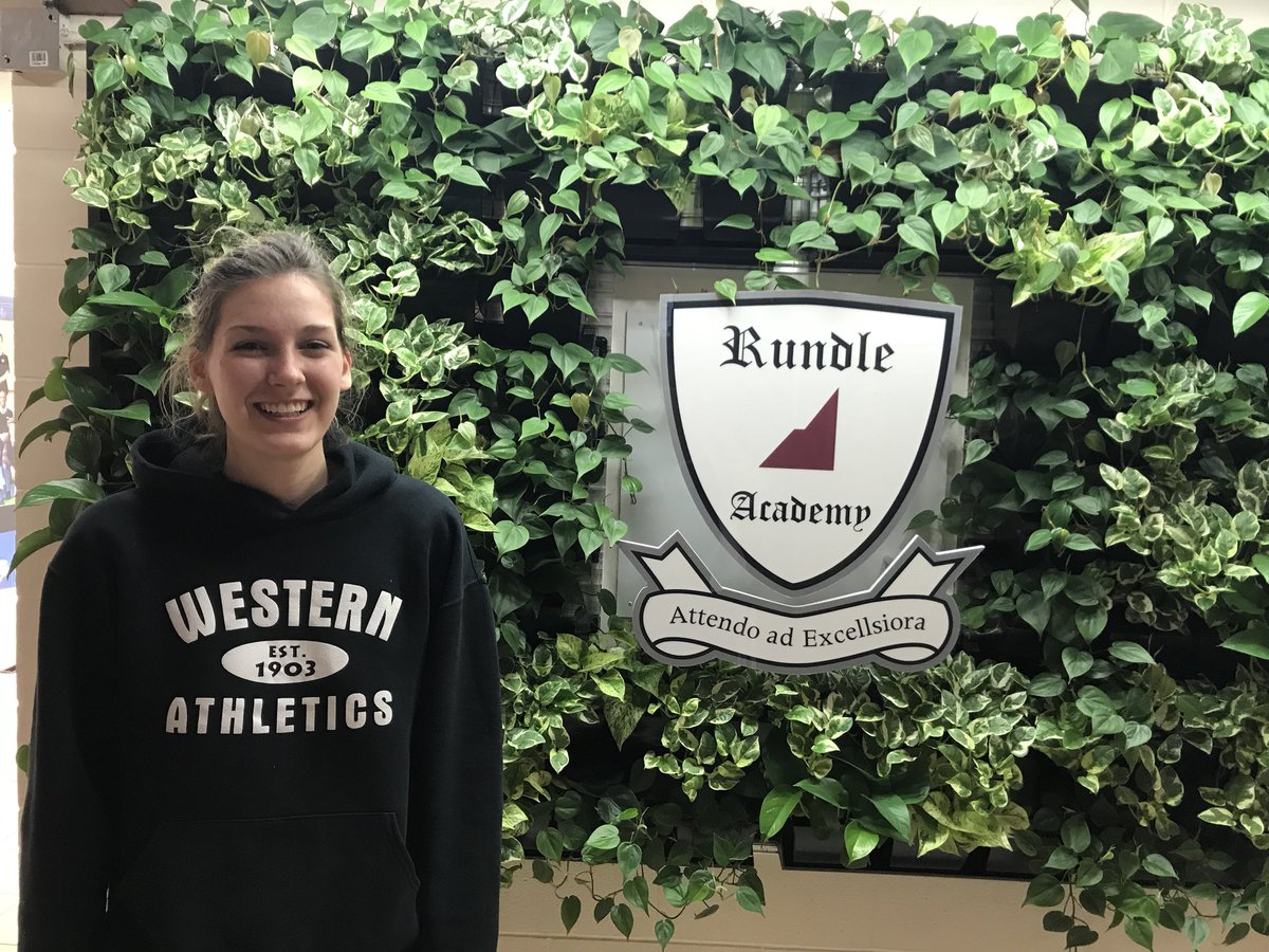 Alumna Sighting 
From the Class of 2017, Georgia Needham came to visit! <a href="/rundleacademy/">Rundle Academy</a> <a href="/uvic/">UniversityOfVictoria</a>