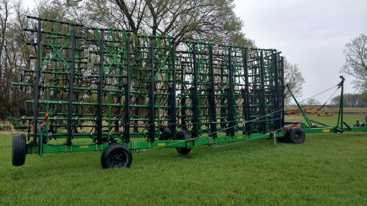 Time to sell another @summersmfg 70’ Superweeder. This one is a 2011 model in excellent condition. All new shovels along with both the harrows and tires being in great shape. Asking $35,500 and located by Halstad, MN. DM me for any further info. Retweet’s are appreciated