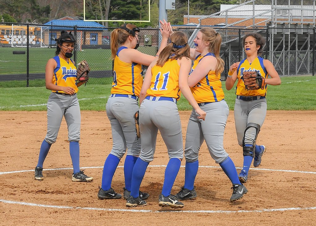 zons_sball's tweet photo. ZONS WIN!!!! 10-6 again chca! see us play Deer Park on Monday!! https://t.co/eugxbAERox