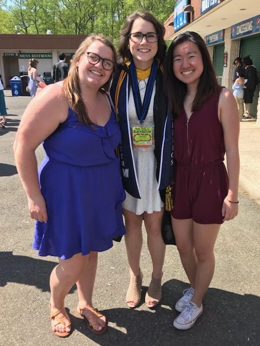 erinohta's tweet photo. Congratulations to these amazing seniors 😻 can’t wait to see what y’all do in the future 😢♥️ do big things! I love you guys so much #hawksflytogether #missingallie💔 https://t.co/VkOmgVSR4l