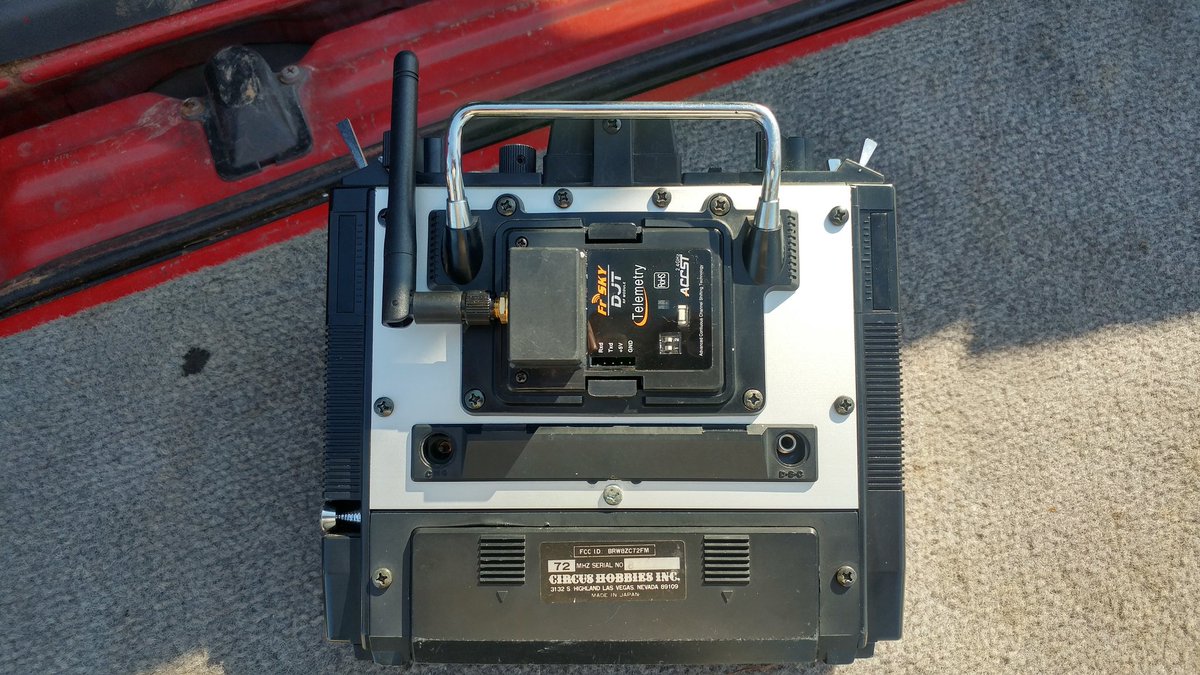 HobbyView's tweet photo. Interesting what shows up at the flying field. https://t.co/9774iBHjUM