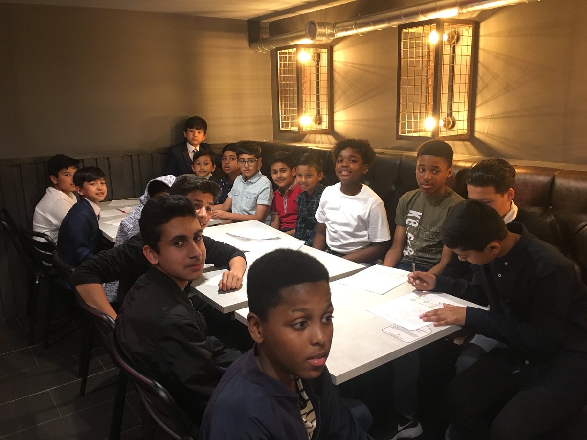 KitroomFC's tweet image. What a brilliant night! Thanks to @builtburgers1 for hosting us. 90 players, coaches, and parents sharing in the end of season meal and awards. Keep an eye out tomorrow when we post the award winner pics tomorrow! @EssexAllianceFL @EssexCountyFA