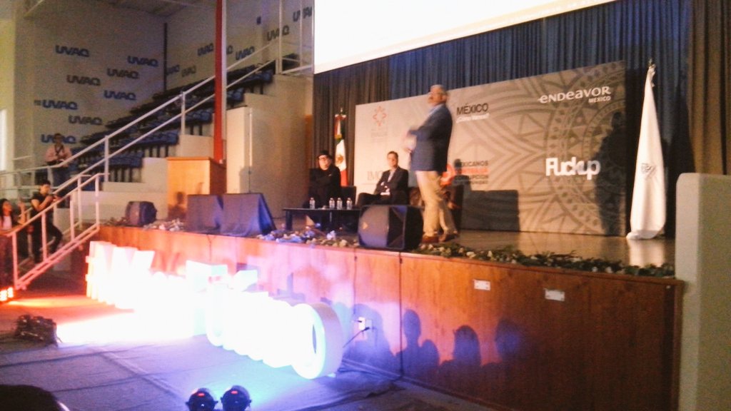 .<a href="/macariomx/">Macario Schettino</a>, economista mexicano y analista político diserta sobre la situación actual de México en el panorama mundial, en el foro <a href="/MXconFuturo/">México con futuro</a>, organizado por <a href="/CPMXMICH/">COPARMEX Michoacán</a>  en el auditorio César Nava de la UVAQ.