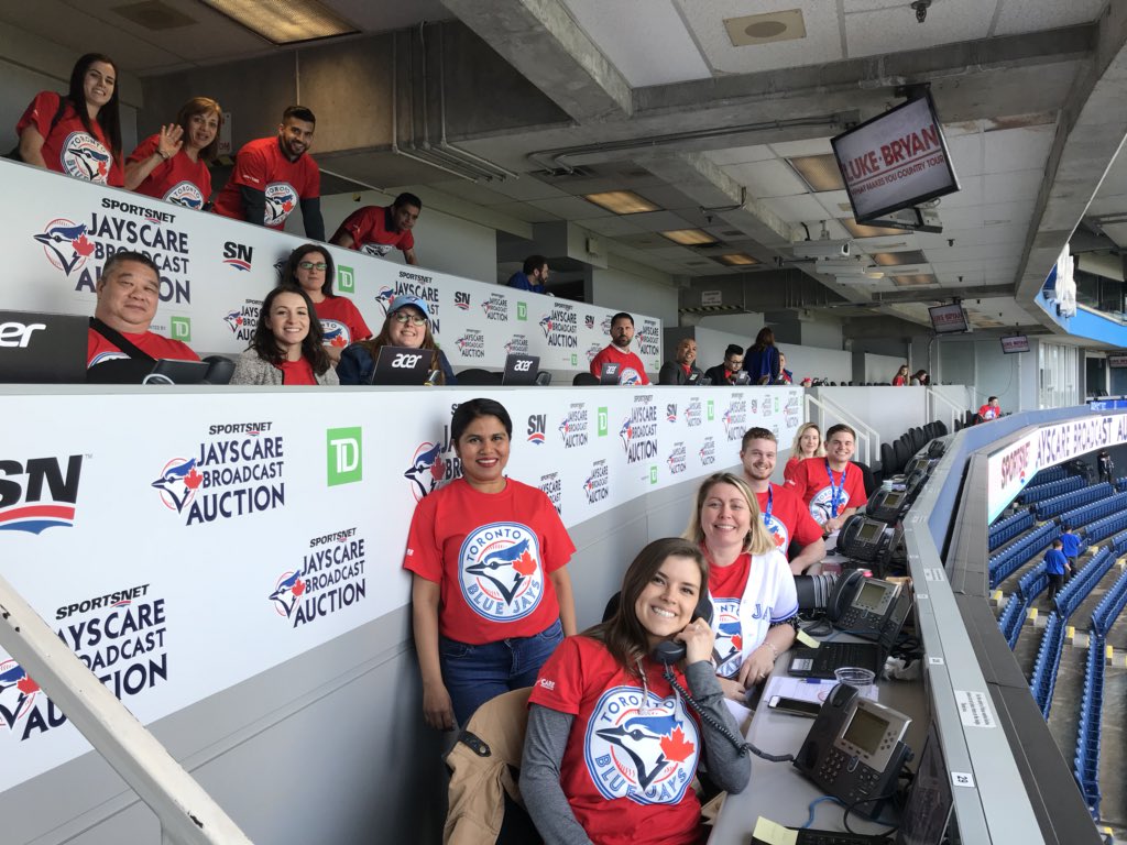 JaysCare's tweet photo. Bidding is heating up and our friendly volunteers are ready to take your calls! 🔥

☎️ 416-341-1495
☎️ 1-877-440-5297 https://t.co/OzFge2QMxL