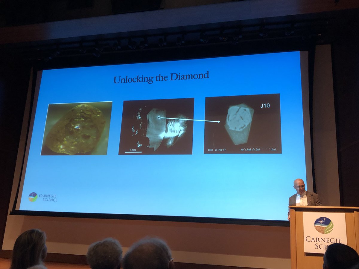 CarnegieGeoPhys's tweet image. Scientists look for inclusions inside super deep diamonds. These tiny hidden inclusions unlock a whole story about the Earth. #DiamondScience