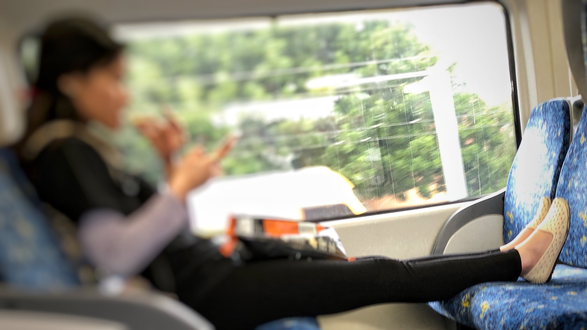 ℝ𝕠𝕕𝕕𝕝𝕖𝕫 😷💉💉😀 on Twitter "One of my greatest bugbears. People putting feet up on train seats