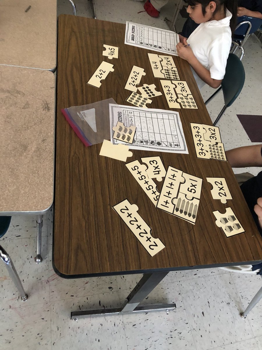 TeamRuklick's tweet photo. Arrays, arrays, arrays! #handsonmath #thirdgradeherewecome (it was so cool to see the different strategies each group used!) https://t.co/90JDjNvzSy