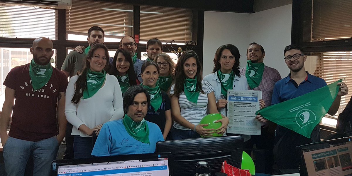 Las trabajadoras y trabajadores de <a href="/Ambitocom/">Ámbito Financiero</a> tambien se suman al #Pañuelazo en las redacciones por #AbortoLegalSeguroyGratuito